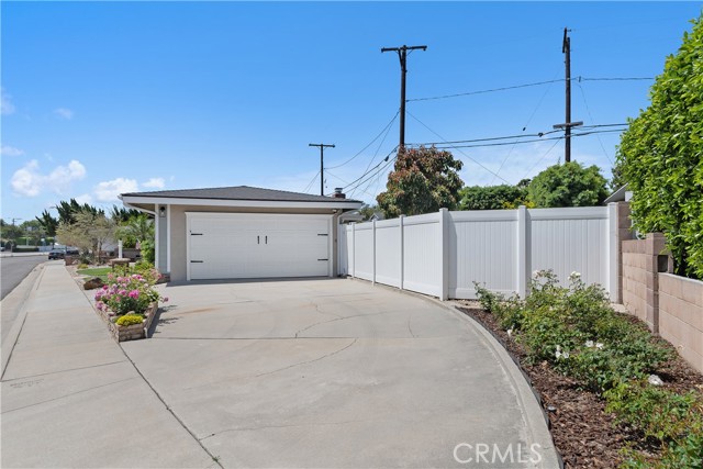 1837 N Studebaker Road, Long Beach CA: https://media.crmls.org/medias/81ff310f-2a39-4657-91e8-a5bb865ce8e3.jpg