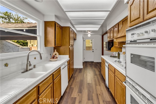 Detail Gallery Image 13 of 27 For 8308 Zelzah, Northridge,  CA 91325 - 3 Beds | 2 Baths