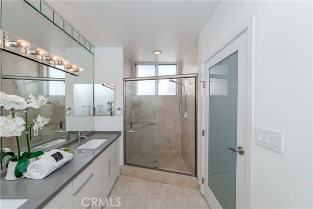 Detail Gallery Image 33 of 43 For 938 2nd St #301,  Santa Monica,  CA 90403 - 2 Beds | 2/1 Baths