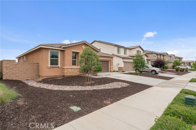 Detail Gallery Image 2 of 34 For 582 Clarence Muse Loop, Perris,  CA 92570 - 4 Beds | 2 Baths