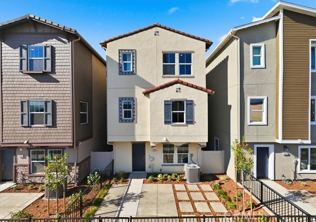 Front Image Thumbnail for CRIV25266355