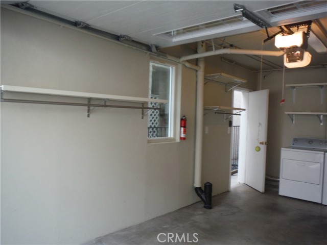 Detail Gallery Image 15 of 16 For 122 Roycroft Ave a,  Long Beach,  CA 90803 - 2 Beds | 1 Baths