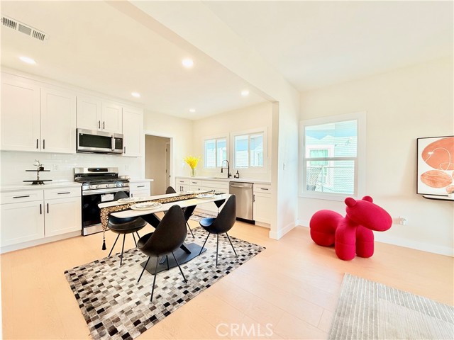 Detail Gallery Image 9 of 22 For 423 E Adams, Santa Ana,  CA 92707 - 4 Beds | 2 Baths