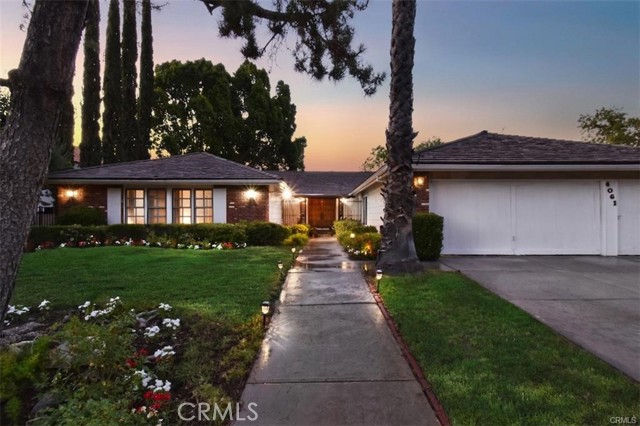 Detail Gallery Image 5 of 34 For 4061 Falling Leaf, Encino,  CA 91316 - 5 Beds | 4/1 Baths