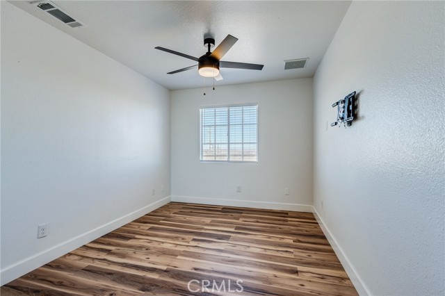 6548 Quail Spring Avenue, 29 Palms CA: https://media.crmls.org/medias/82037e1d-6985-4c59-b295-15b0ad4518b8.jpg