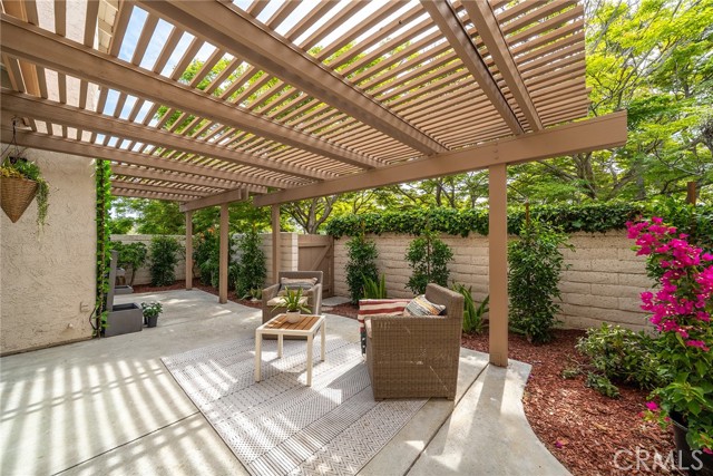 10 Lassen, Irvine CA: https://media.crmls.org/medias/82046b34-8102-4860-b10e-5f85e87c1e65.jpg