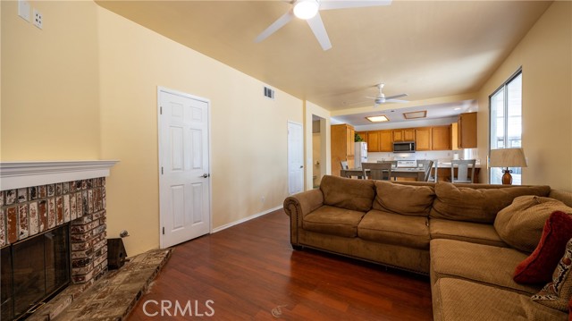Image 9 of 39 For 341 Camden Court