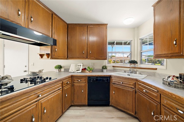 Detail Gallery Image 15 of 34 For 15001 Sussex Circle, Huntington Beach,  CA 92647 - 3 Beds | 2 Baths