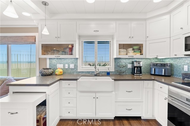 711 Pacific Coast, Huntington Beach CA: https://media.crmls.org/medias/82052674-1c90-4cee-bfa0-528cfd0ece14.jpg