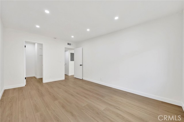 Detail Gallery Image 19 of 30 For 17303 Chatsworth St #4,  Granada Hills,  CA 91344 - 2 Beds | 1/1 Baths