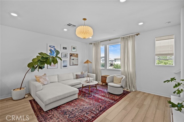 Detail Gallery Image 4 of 47 For 323 Adela, Lake Forest,  CA 92630 - 3 Beds | 3/1 Baths