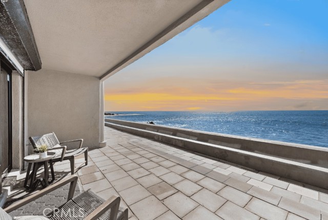 89 Blue Lagoon Villa, Laguna Beach CA: https://media.crmls.org/medias/82061e0a-40db-4b6a-a337-175f73b20afe.jpg