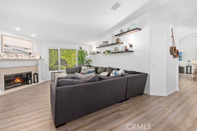 Detail Gallery Image 7 of 41 For 600 Cliff Dr, Newport Beach,  CA 92663 - 5 Beds | 4/1 Baths