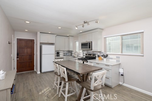 220 Ocean View Avenue, Pismo Beach CA: https://media.crmls.org/medias/82079362-20b2-4a73-9062-536aa108277d.jpg