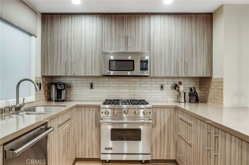 820803f6 76e8 4d46 8d52 66474c58301d