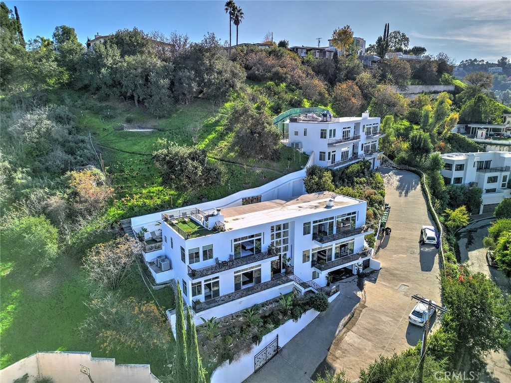 https://media.crmls.org/medias/82083dfa-8d6e-4b07-9751-8d67b6421f9b.jpg?preset=X-Large