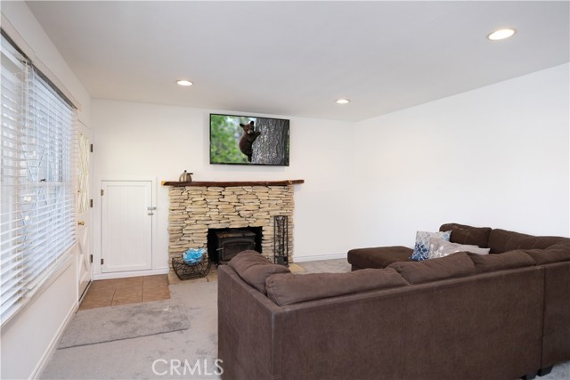 Detail Gallery Image 7 of 24 For 1007 Knickerbocker Rd, Big Bear Lake,  CA 92315 - 3 Beds | 2 Baths
