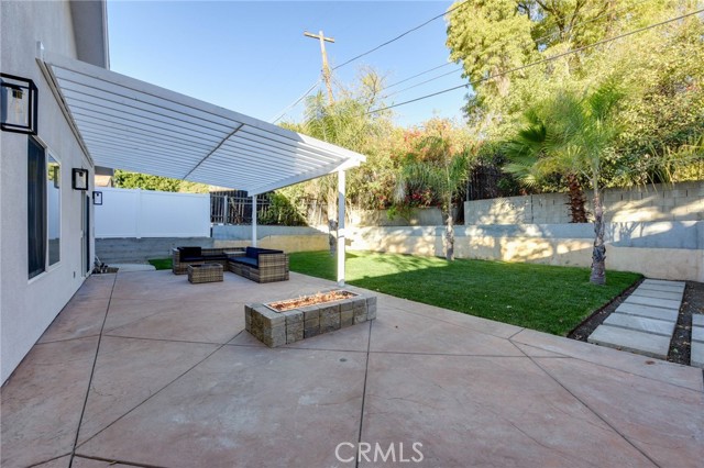 22237 Buena Ventura Street, Woodland Hills CA: https://media.crmls.org/medias/82086ec0-c3e2-4eda-a24f-40650d9122c0.jpg