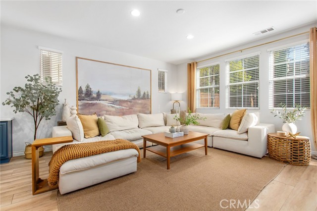 Detail Gallery Image 3 of 14 For 30193 Trois Valley St, Murrieta,  CA 92563 - 4 Beds | 3/1 Baths