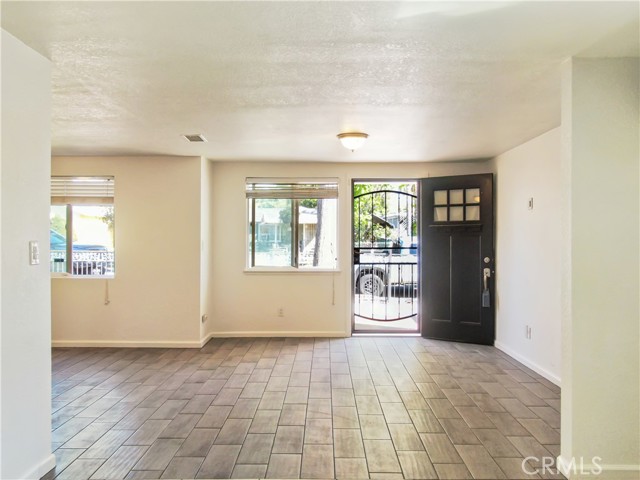 Detail Gallery Image 4 of 29 For 7347 Diamond St, Riverside,  CA 92504 - 5 Beds | 2/1 Baths
