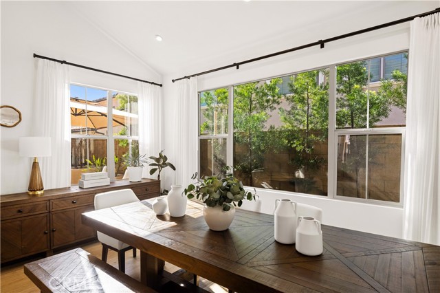 Detail Gallery Image 17 of 74 For 113 Imagination Trail, Irvine,  CA 92620 - 4 Beds | 3/1 Baths