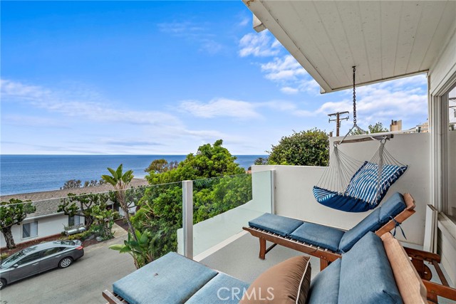 Detail Gallery Image 5 of 22 For 2482 Glenneyre St, Laguna Beach,  CA 92651 - 3 Beds | 3/1 Baths