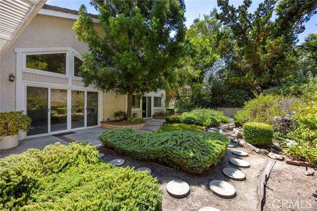 5409 Willowick Circle, Anaheim Hills CA: https://media.crmls.org/medias/820a1efd-0f66-4301-986e-0c7cbd51946c.jpg