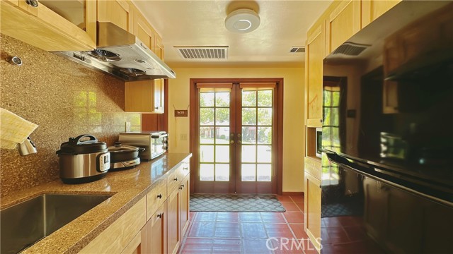 2051 Fair Oaks Avenue, South Pasadena CA: https://media.crmls.org/medias/820a30a1-b54a-4b0d-85f0-06cd20ebe9f7.jpg