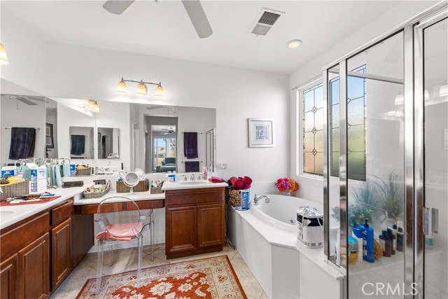 Detail Gallery Image 9 of 64 For 520 Olazabal, Hemet,  CA 92545 - 3 Beds | 3 Baths