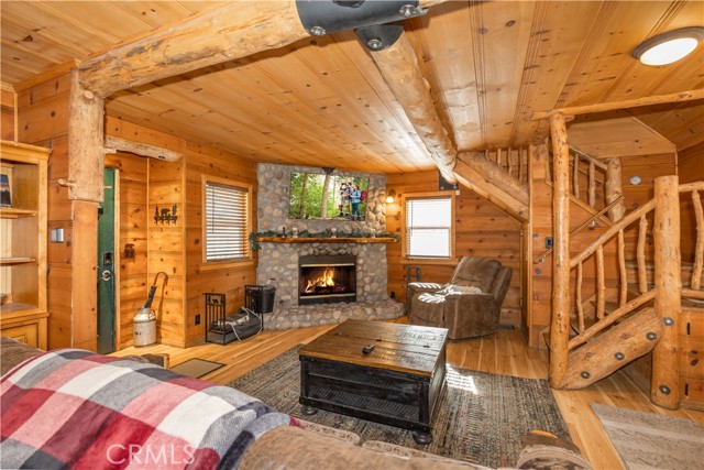 Detail Gallery Image 6 of 32 For 39998 Glenview Road, Big Bear Lake,  CA 92315 - 2 Beds | 1/1 Baths
