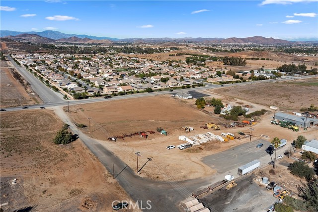 27860 Garbani Road, Menifee CA: https://media.crmls.org/medias/820b1387-f884-45a8-bbba-961d81239086.jpg