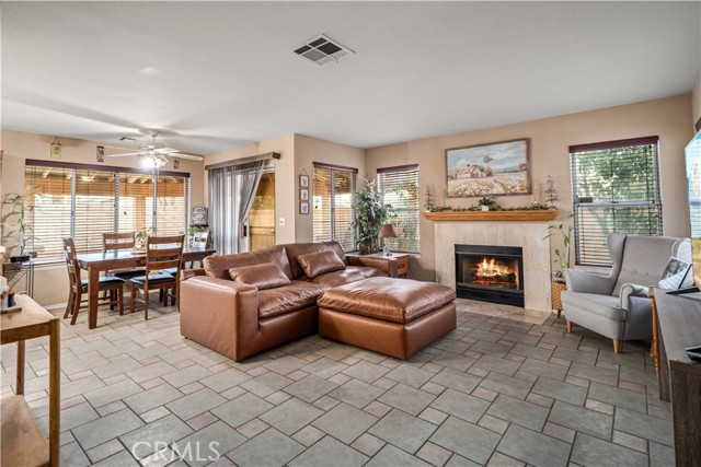 Detail Gallery Image 16 of 48 For 1806 E Mesa Dr, Lancaster,  CA 93535 - 4 Beds | 3 Baths