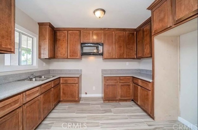 Detail Gallery Image 5 of 18 For 636 W 107th, Los Angeles,  CA 90044 - 3 Beds | 2 Baths