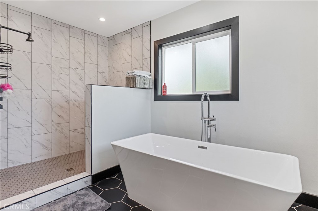 MLS #OC25176241 image #14