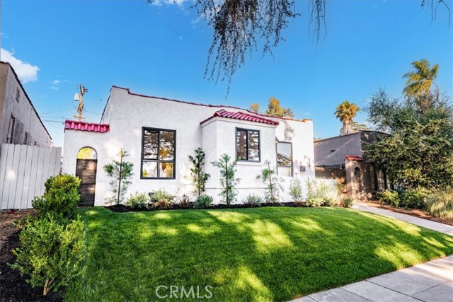 312 N Bronson Avenue, Los Angeles CA: https://media.crmls.org/medias/820c30f3-bf20-4ecb-aed3-3737a63b3cae.jpg