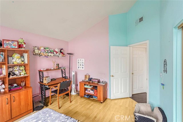 Image 17 of 42 For 18730 Hatteras Street 44
