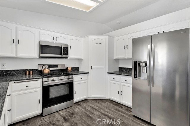 Detail Gallery Image 10 of 72 For 16535 Candlewood, Apple Valley,  CA 92307 - 3 Beds | 2 Baths