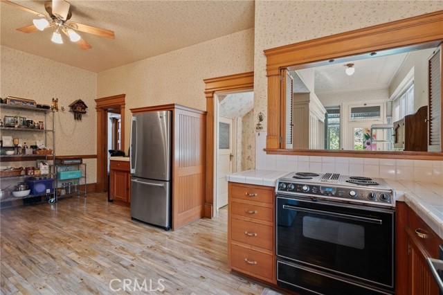 405 W Olive Avenue, Redlands CA: https://media.crmls.org/medias/820ced26-644a-42b3-aedf-1a19278b1c04.jpg