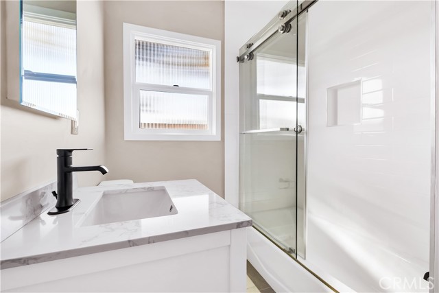 Image 11 of 51 For 5602 Verdura Ave