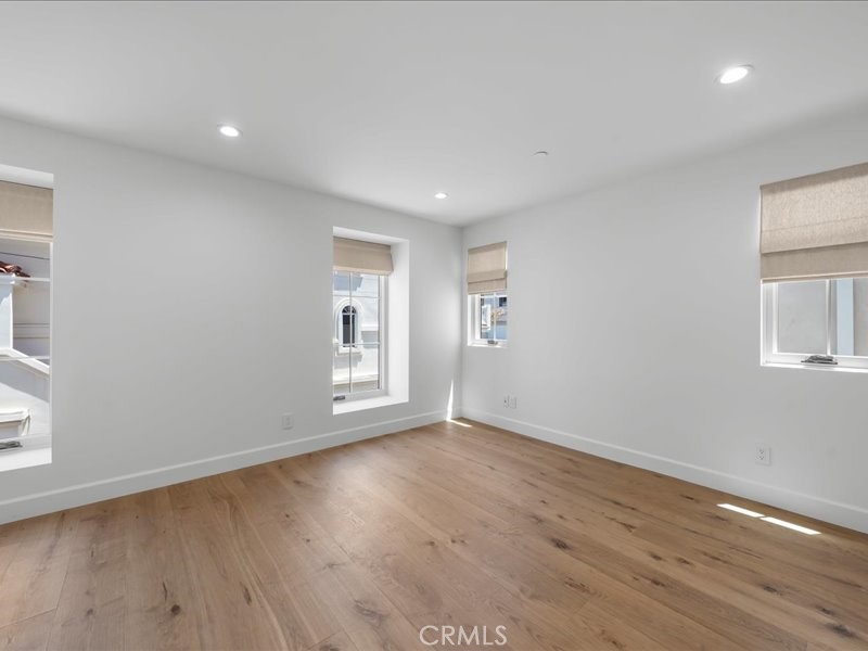 https://media.crmls.org/medias/820e540b-f55a-48cc-b467-1869d6fbb2db.jpg?preset=X-Large