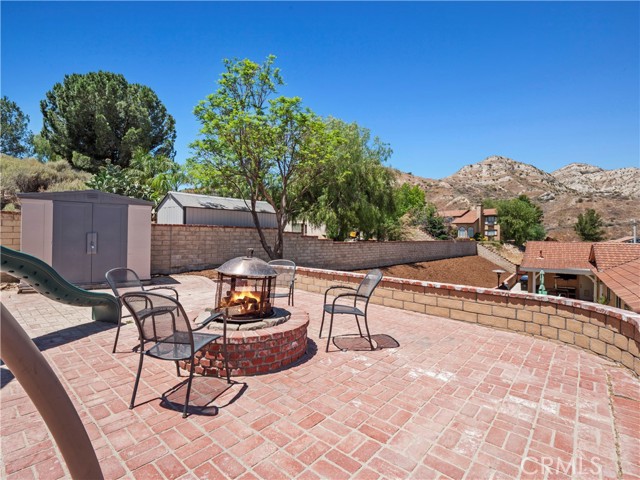 Detail Gallery Image 33 of 40 For 15242 Poppy Meadow St, Canyon Country,  CA 91387 - 3 Beds | 3 Baths