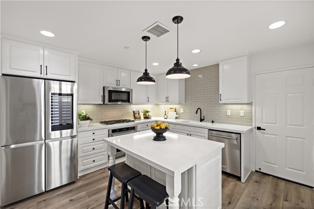 14 Passaflora Lane, Ladera Ranch CA: https://media.crmls.org/medias/820ea562-a30e-49f6-a3a0-a8f19bab4322.jpg