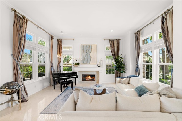 1040 S Summer Breeze Lane, Anaheim CA: https://media.crmls.org/medias/820f3aa2-ec65-4f57-a200-ea0bf596b900.jpg