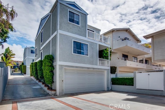 107 Guadalupe Avenue, Redondo Beach, California 90277, 2 Bedrooms Bedrooms, ,2 BathroomsBathrooms,Residential,Sold,Guadalupe,SB22034945