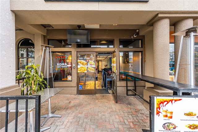 200 Main, Huntington Beach CA: https://media.crmls.org/medias/82107299-c638-4362-b133-044fc83a1302.jpg