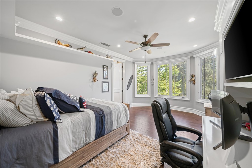 MLS #OC25186135 img 21