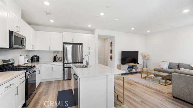 3610 E Pollock Street, Ontario CA: https://media.crmls.org/medias/8212e545-0fe3-482b-a072-5f3e13c81455.jpg