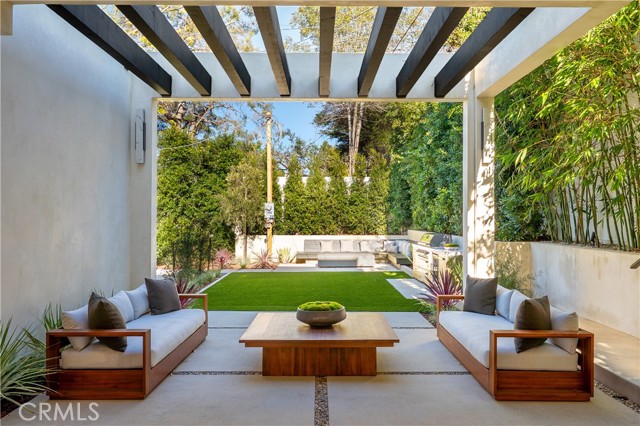 10840 Queensland, Los Angeles CA: https://media.crmls.org/medias/82140bca-20aa-45ae-a7a8-d75af7b5e88c.jpg