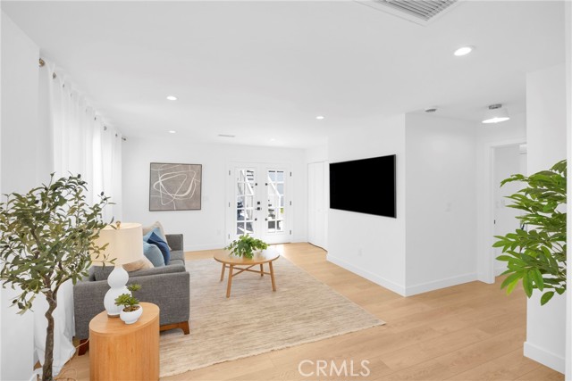 3306 San Anseline Avenue, Long Beach CA: https://media.crmls.org/medias/82148070-1f99-44c3-8558-b27f831aef68.jpg