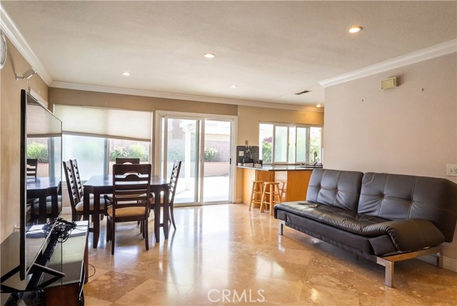 Detail Gallery Image 5 of 19 For 2525 S Manitoba, Santa Ana,  CA 92704 - 4 Beds | 2/1 Baths